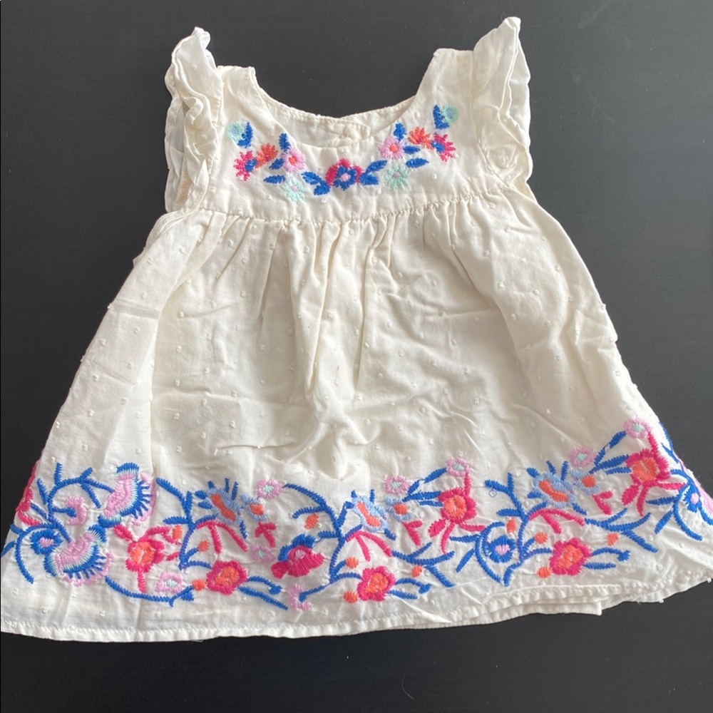 Baby GAP Embroidered Cotton Dress with a looker 0-3 mos